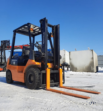 Вилочный погрузчик TOYOTA 7FD18 по цене 800000 руб на Урал-КМУ